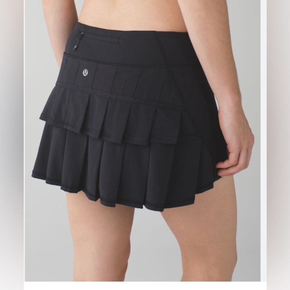 Lululemon black pace setter skirt skort womens 10 back pleated ruffles